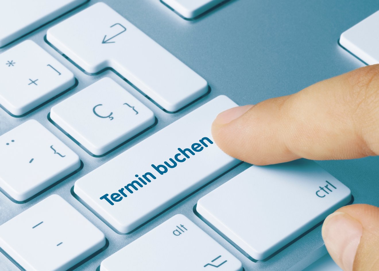 Tastatur mit dem schriftlichen Hinweis "Termin buchen"
